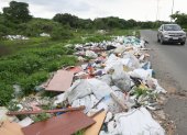 El vial 10 luce lleno de basura y sin cuidados por parte de las autoridades, denuncian los vecinos.