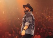 El mexicano dio sus primeros pasos como músico profesional alrededor de 2005 como parte de la banda local Los Reales