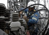 Personal técnico refuerza infraestructura eléctrica ante lluvias intensas en zonas críticas del país.