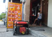 Los pequeños negocios han empezado a instalar generadores para poder trabajar con normalidad
