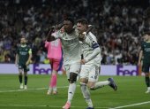 El uruguayo Federico Valverde (d) fue la figura en la ida al marcar un triplete en la victoria 3-0 ante el City.
