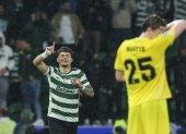 Maxi Araujo, jugador del Sporting, celebra ante el lamento de uno de lo jugadores del Bodo.
