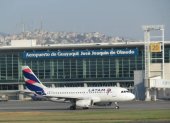 El Aeropuerto Internacional José Joaquín de Olmedo es administrado por la Autoridad Aeroportuaria de Guayaquil y operado por TAGSA bajo contrato vigente hasta 2031.