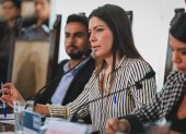 Las decisiones sobre la gestión del aeropuerto de Guayaquil deben tomarlas quienes viven en la ciudad, no quienes están lejos, expresó la alcaldesa (s) Tatiana Coronel.