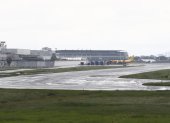 Imagen referencial. El mantenimiento de la pista del aeropuerto se hará en dos tramos.