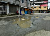 Calles deterioradas y servicios irregulares marcan el día a día en Durán.