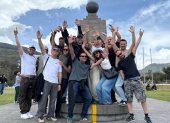Equipo de Pablo Alborán en la Mitad del Mundo.