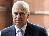 La BBC reportó que el Príncipe Andrés fue arrestado y la policía británica lo investiga por delitos relacionados con Epstein.