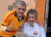 Freddy Bravo exjugador de Barcelona SC junto a Víctor Mendoza, el exgolero que necesita ayuda económica.