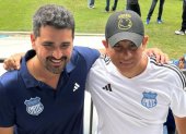 José Jiménez nuevo presidente del Emelec junto a un socio azul en el Capwell.