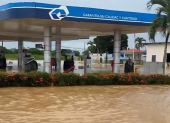Machala presenta inundaciones tras intensas lluvias y desborde del río Pital.