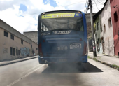 En la Necochea, como en otras zonas de Quito, ciudadanos conviven con el hollín peligroso para la salud, sin atención de autoridades.