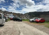 El parqueadero público fue clausurado tras descubrirse autos reportados como robados en el sector de La Libertad, centro de Quito.