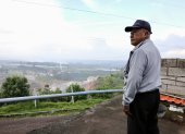 Situación. Vecinos observan con preocupación cómo la montaña es consumida por la explotación, afectando el ambiente y la tranquilidad de Pifo.