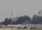 La ofensiva iraní alcanzó la refinería de Ras Tanura en Arabia Saudita y un petrolero en el golfo de Omán.
