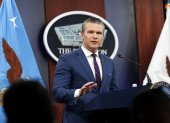 El secretario de Defensa de Estados Unidos, Pete Hegseth, habla durante una rueda de prensa en el Pentágono, Washington.