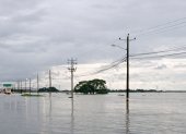 Un tramo de la vía Jujan-Babahoyo quedó anegado tras las fuertes lluvias.
