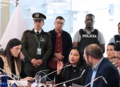 Yuri Coronel, alcaldesa de Muisne y presidenta de AME, acudió a la Asamblea para tratar el tema de la reforma.