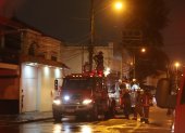 Personal bomberil acudió hasta la zona del incendio, la noche de este martes 3 de marzo.