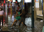 El centro de Milagro se mantienen bajo, al menos, 30 centímetros de agua.