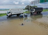 La carretera Jujan - Babahoyo está inundada tras las fuertes lluvias