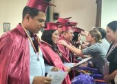 Adultos que dejaron inconclusos sus estudios lograron culminar el bachillerato gracias a un programa educativo de la Sociedad de Beneficiencia de Señoras de Guayaquil