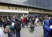 En el Complejo Judicial Norte, en Quito, se han dado manifestaciones a favor de la liberación del alcalde de Guayaquil, Aquiles Álvarez.