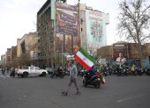 Iraníes se vuelcan a las calles tras sufrir ataques de Israel y Estados Unidos.