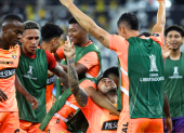 Jugadores celebran el gol de Céliz contra Botafogo.