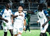 Janner Corozo (izq.) anotó ante Orense el primer gol de la LigaPro 2026.