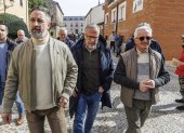 El presidente de Vox, Santiago Abascal (i), junto a Carlos Pollán (c), candidato a la presidencia de la Junta de Castilla y León, y con José Antonio Ortega Lara.