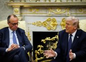El presidente de Estados Unidos, Donald Trump (derecha), y el canciller alemán, Friedrich Merz, se reúnen en la Casa Blanca en Washington, D.C., el 3 de marzo de 2026