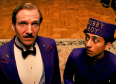 Un relato irónico, de colores vibrantes y personajes vibrantes es la propuesta de Wes Anderson en Gran Hotel Budapest.