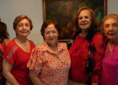 La cumpleañera junto a Alicia de Molina, Angelita de Maridueña, Mechita de Espinoza y Elena de Mendoza.