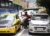 Los motociclistas irrespetan la ley y son escasos los controles realizados en la vía pública.