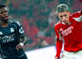 Prestianni (d) y Vinícius Jr. protagonizaron un presunto episodio de racismo en la Champions League.