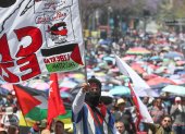 Docentes de la Coordinadora Nacional de Trabajadores de la Educación (CNTE) marchan para exigir un aumento salarial en Ciudad de México (México).