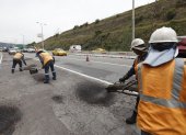 El tramo entre el kilómetro 5 y el 8 de la Ruta Viva presenta huecos y grietas visibles, lo que genera cuestionamientos sobre el estado y mantenimiento vial.