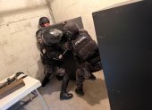 Este 20 de marzo de 2026, la Policía Antinarcoticos de Quito encontró dinero en una caja fuerte en un edificio de la capital.