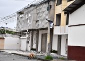 Afectados. Una iglesia también fue víctima colateral de los ataques con explosivos.