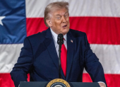 Trump reiteró ante la prensa que Estados Unidos e Irán han sostenido conversaciones recientes.