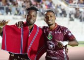 Los jugadores de Mushuc Runa festejan el triunfo sobre Emelec