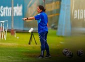 Ecuador exporta talento: Vanessa Arauz triunfa como DT en la selección de Chile