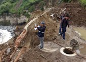 En flagrancia se verificó un movimiento de tierra y acopio de escombros en una quebrada de Tumbaco.
