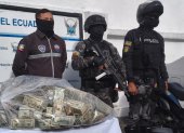 La Policía encontró el 20 de marzo de 2026 casi un millón de dólares en efectivo en una caja fuerte de un edificio del norte de Quito.