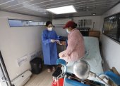 Atención. Caravanas de salud recorren barrios de la ciudad brindando atención médica gratuita y prevención.