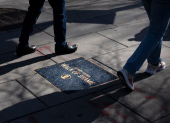 En las inmediaciones de la Casa Blanca apareció un “Jeffrey Epstein Walk of Shame”, una instalación que imita el célebre Paseo de la Fama de Hollywood.