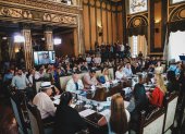 Concejales sesionan en el Salón de la Ciudad, en el Palacio Municipal.