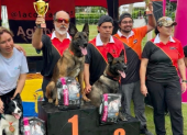 El podio con los ganadores. El primero y segundo lugar fueron para Colt y Diana, respectivamente, del equipo @lacostadogs, en tanto que el tercer lugar correspondió a Sweet, del equipo EducaPets.