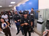 El ministro del Interior, John Reimberg, encabezó la intervención a las oficinas de Segura EP.